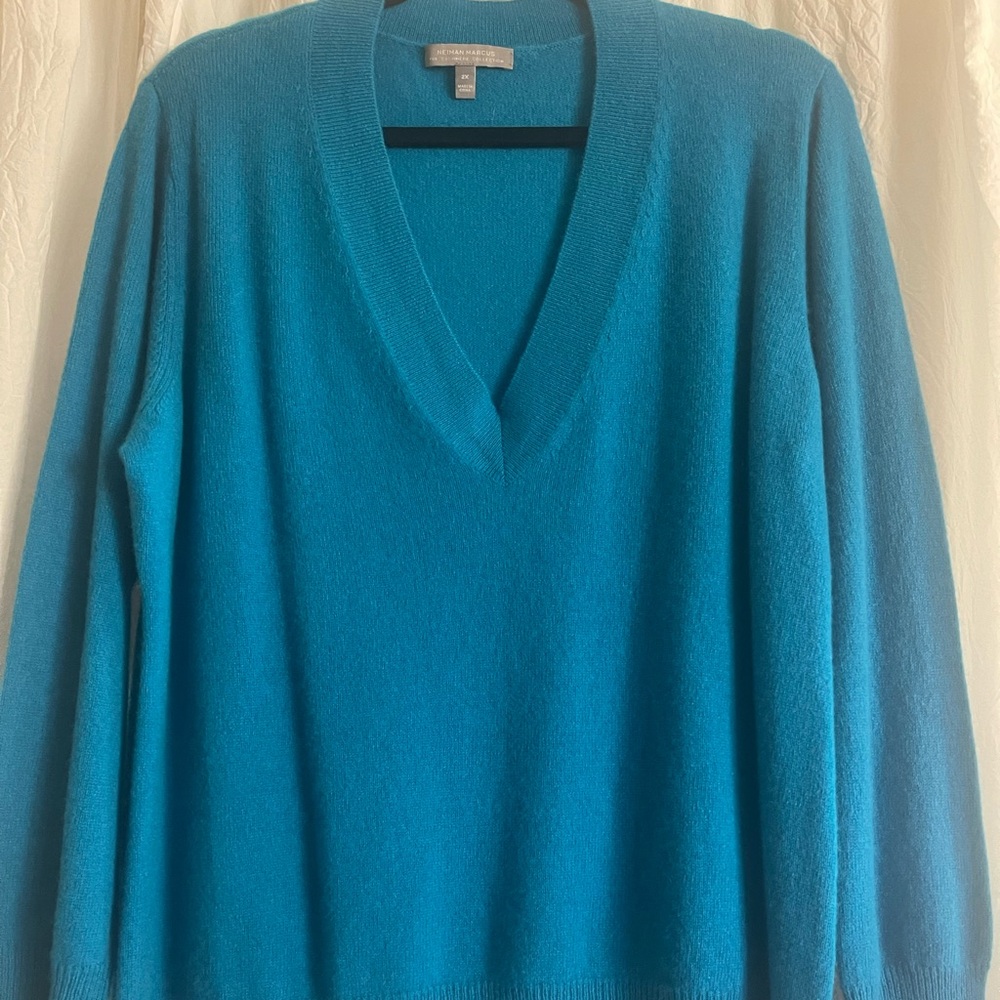 Neiman Marcus cashmere sweater